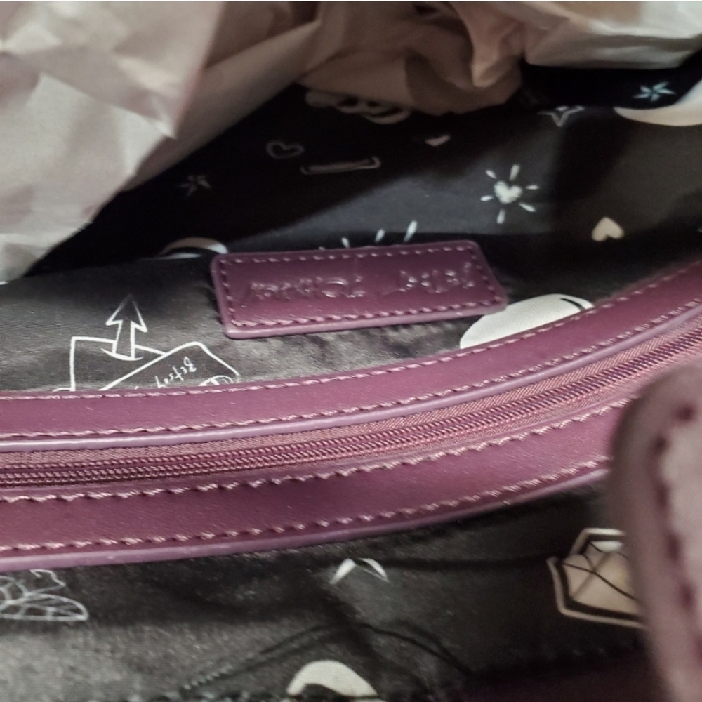 ❎️‼️1 Left ‼️❎️BETSEY JOHNSON embossed xoxomattie plum skull ROSES XL TOTE 💟 - Picture 9 of 9